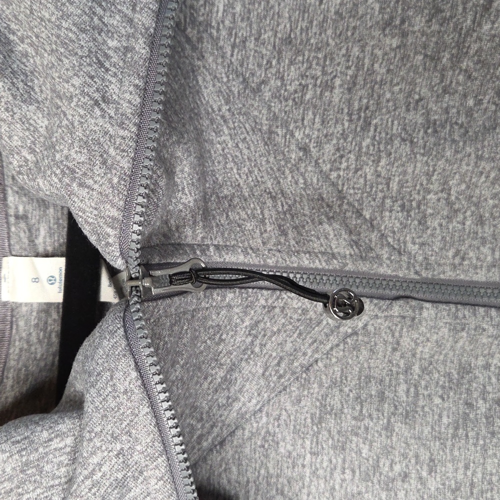 G246. Lululemon Be Present Jacket in Heathered Gray - Size 8 - Picture 4 of 7